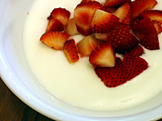 Yogurt w strawberries